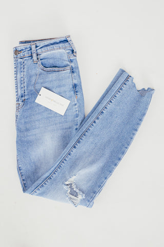 Evy High Rise Distressed Skinnies